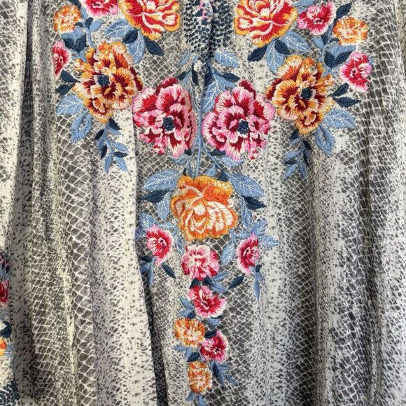 Savanna Jane Floral Embroidered Tunic Top 2X Boho Artsy Festival Flared Sleeves - Picture 9 of 11